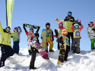 group lessons-snowboard-children-snow
